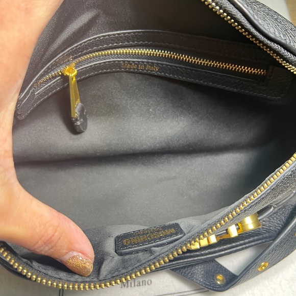 Moschino Elegant Black and Gold Handbag - Picture 3 of 14